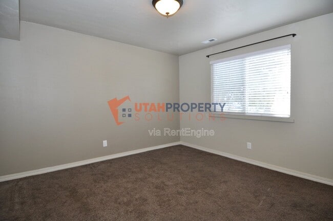 Building Photo - 887 Cedar Pine Ct