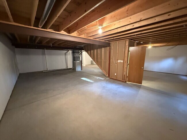 Building Photo - 2114 Water Blossom Ln