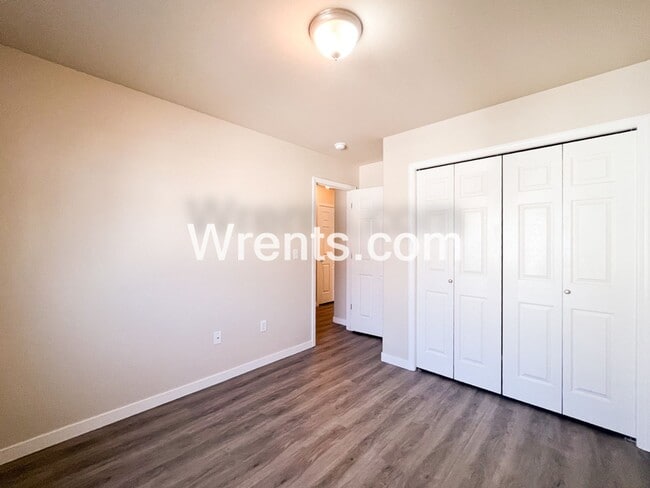 Building Photo - Beautiful 4 Bedroom, 3 Bathroom Home – 5 Mile