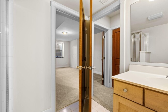 Building Photo - 975 N 6th St