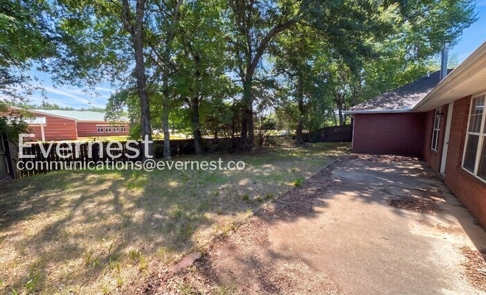 Building Photo - 113 Coldsprings Dr