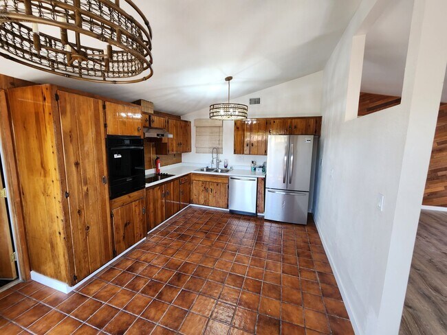 Building Photo - Single Story 3 Bedroom House in Serra Mesa with Pool