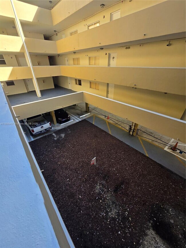 Building Photo - 2647 NW 25th Ave