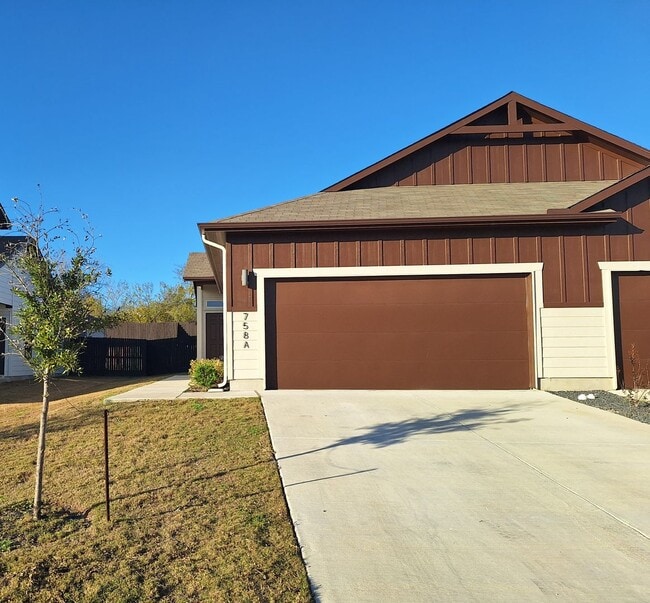 Building Photo - Stunning Duplex in Emma Park