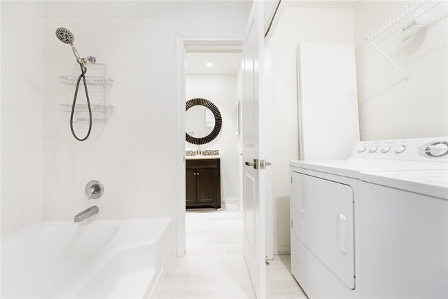 Building Photo - 11711 Memorial Dr