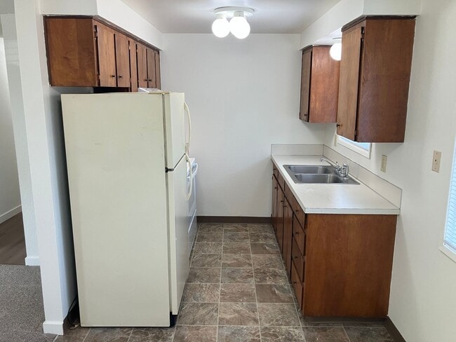 Building Photo - 395 Darla Ct