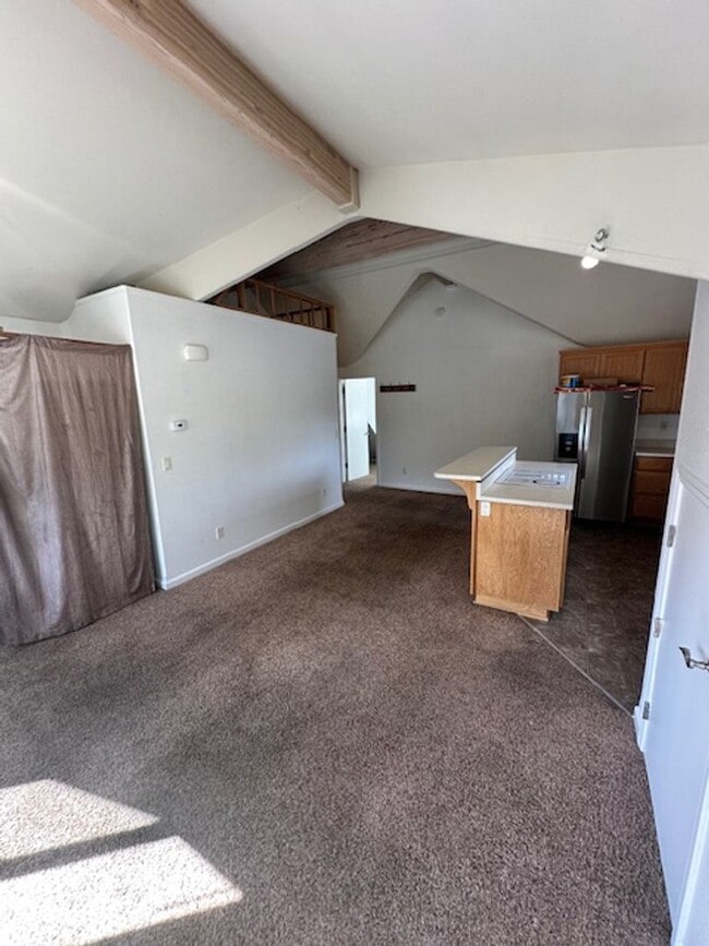 Building Photo - Super cute upstairs apartment available no...