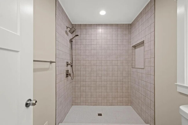 Building Photo - 5 Bed 5 Bath Single Family Home in Edgeworth