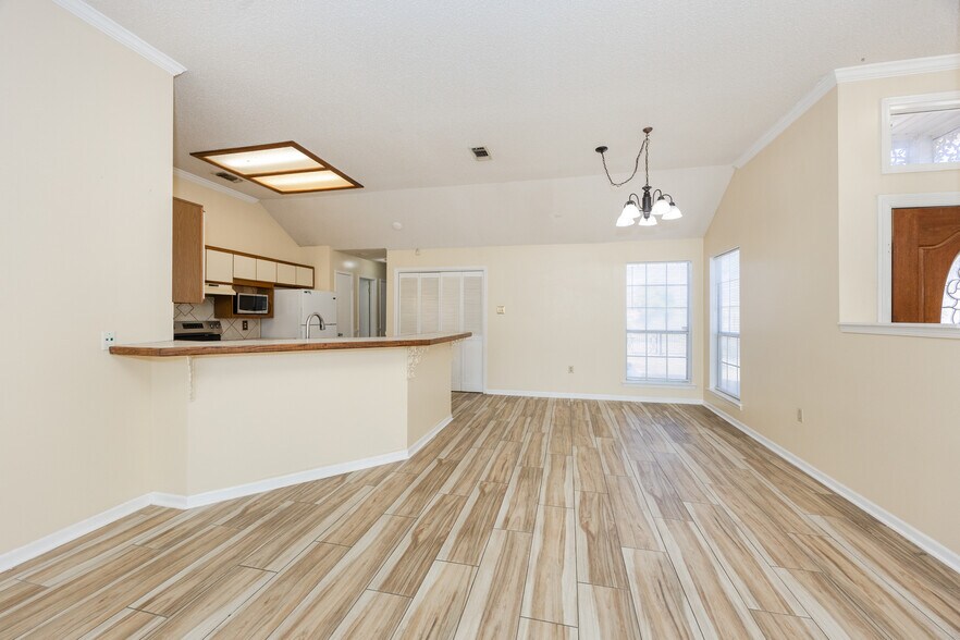 Building Photo - 13422 S Fairview Ave