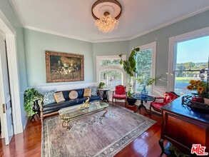 Building Photo - 370 Main St