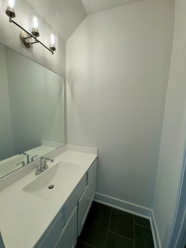 Building Photo - 31019 Sun Vly Dr