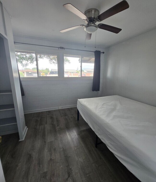 Building Photo - 360 Lono Ave