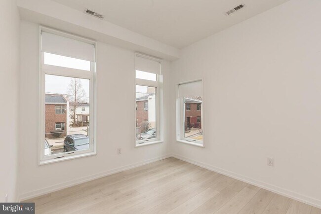 Building Photo - 1247 N 27th St