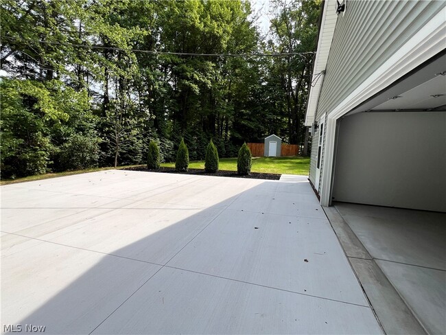 Building Photo - 704 Echo Dr