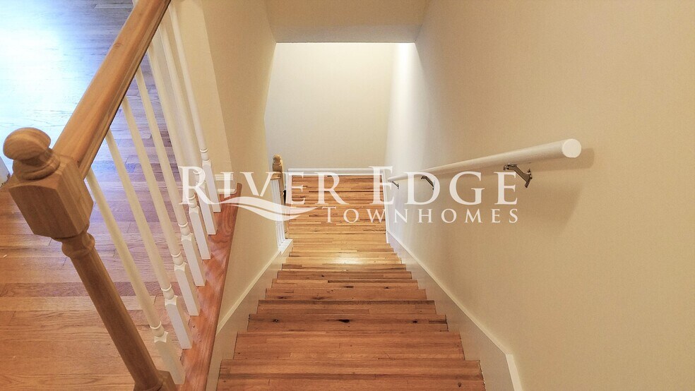 Building Photo - 508 Lusardi Dr