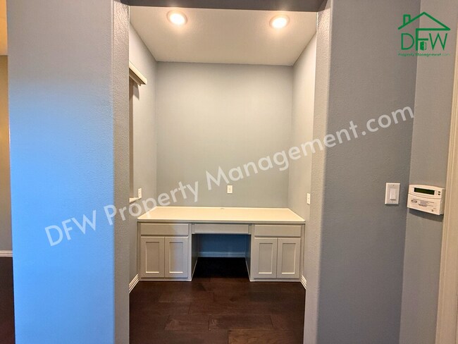 Building Photo - Spacious 3-Bedroom Townhome in Prime Arlington Location – Stylish, Modern, and Move-In Ready!