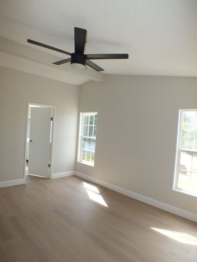 Building Photo - Rescue 4/3 retreat - includes separate cottage/office, 2 garage bays, RV pad and 5 acres with Sie...