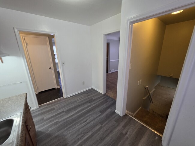 Building Photo - 8639 Minock St