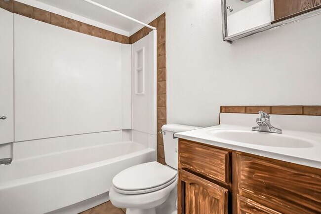 Building Photo - Charming Townhome in Beautiful Rangely, CO