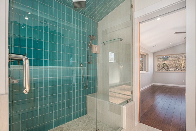 Building Photo - "Modern 4-Bed Boulder Retreat with Granite Elegance & Finished Basement!"