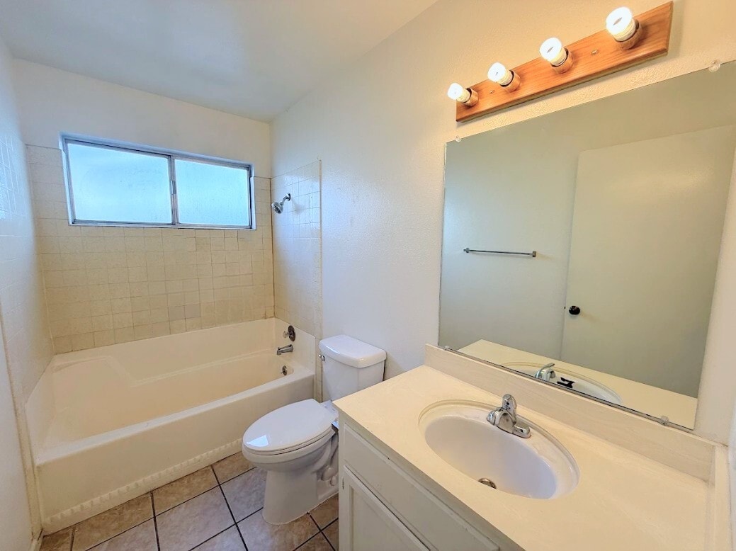 Building Photo - 455 Columbia Ave