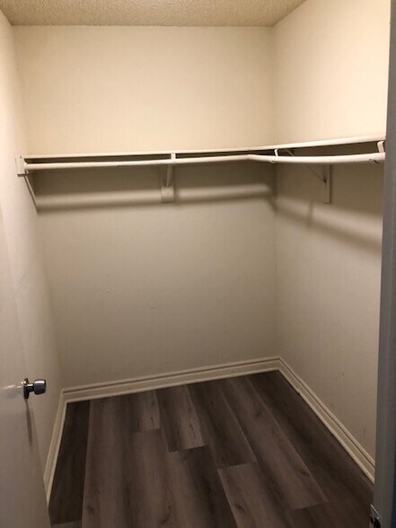 Building Photo - 1325 Hoover S St