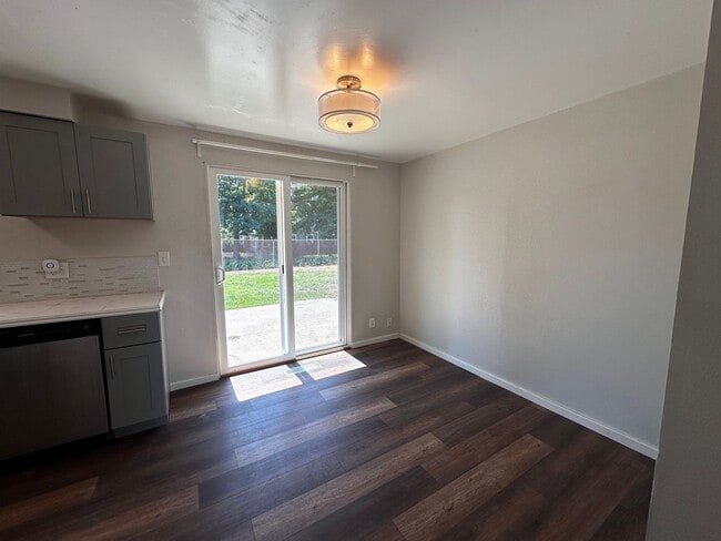 Building Photo - *Coming Soon* 3 Bedroom 2 Bath Single Fami...