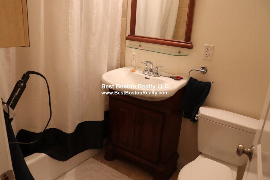 Building Photo - 50 Craigie St