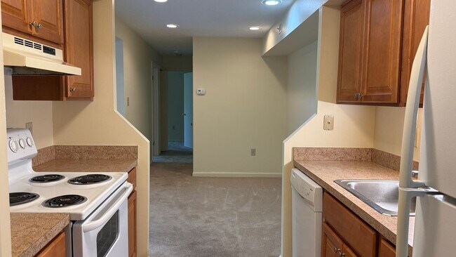 Building Photo - 4002 Governors Square
