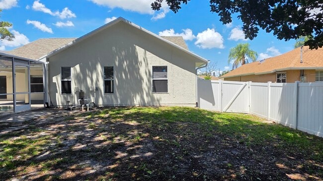 Building Photo - 2820 SE Pace Dr