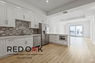 Building Photo - Stunning New Two Bedroom Penthouse with Wi...