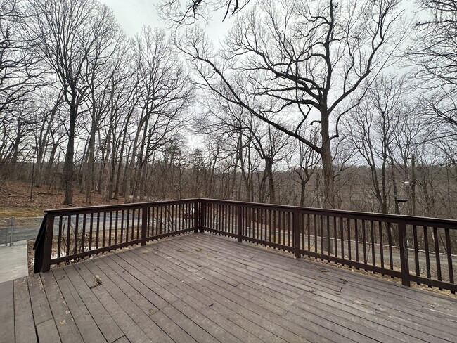 Building Photo - 542 Wagon Trail Rd