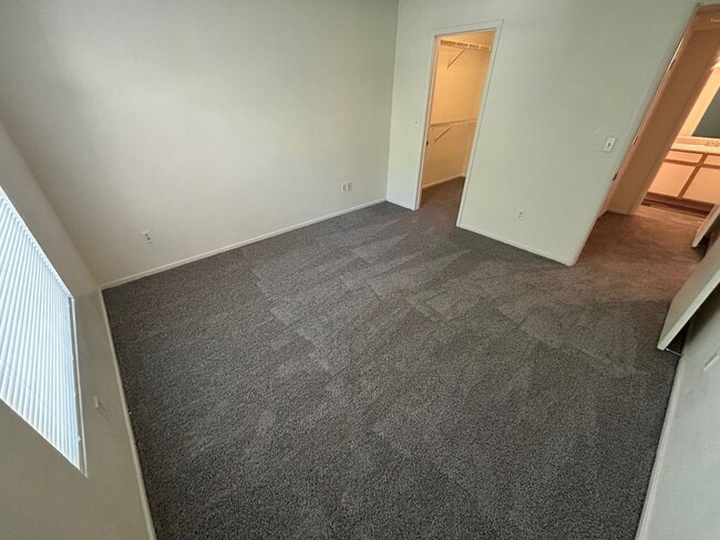 Building Photo - COMFORTABLE TOP FLOOR 1 BEDROOM LOCATED IN...