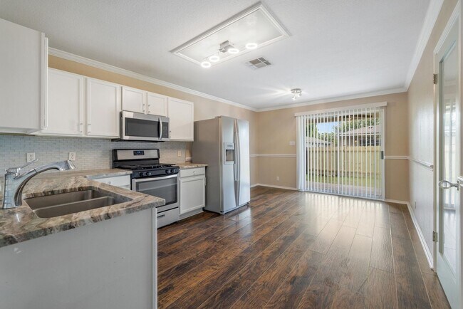 Building Photo - 104 Brentwood Dr