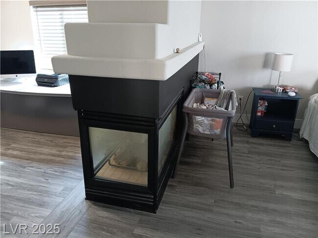 Building Photo - COMING SOON! NORTHWEST GEM! SPACIOUS HOME ...