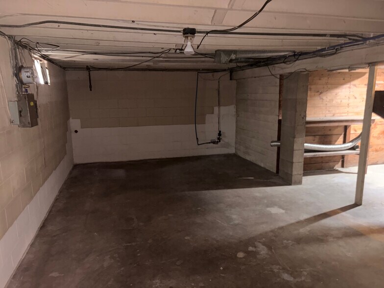 Building Photo - 2408 W Wiswall St