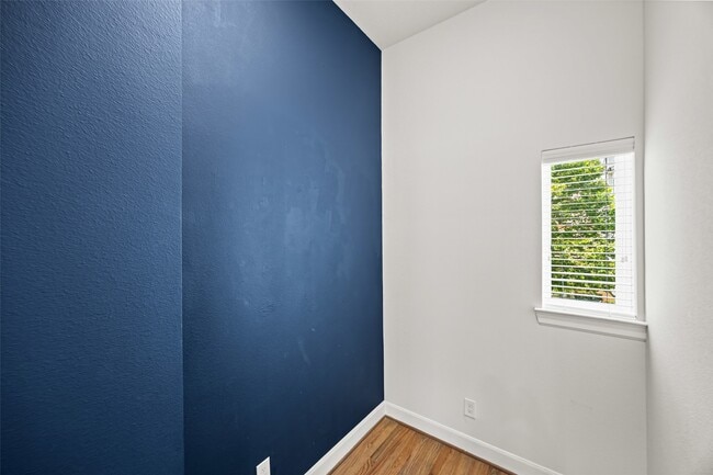 Building Photo - 719 Leverkuhn St