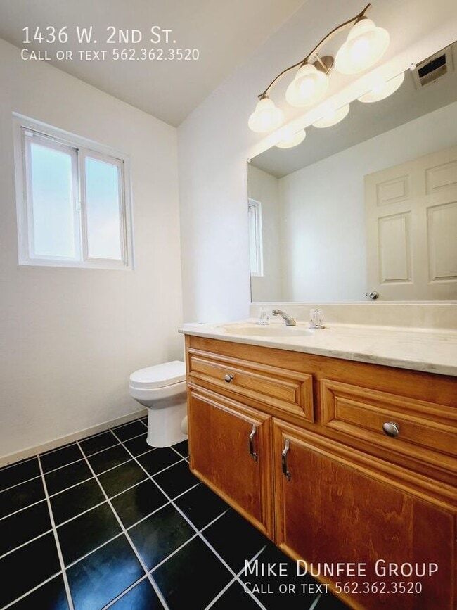 Building Photo - 1436 W 2nd St