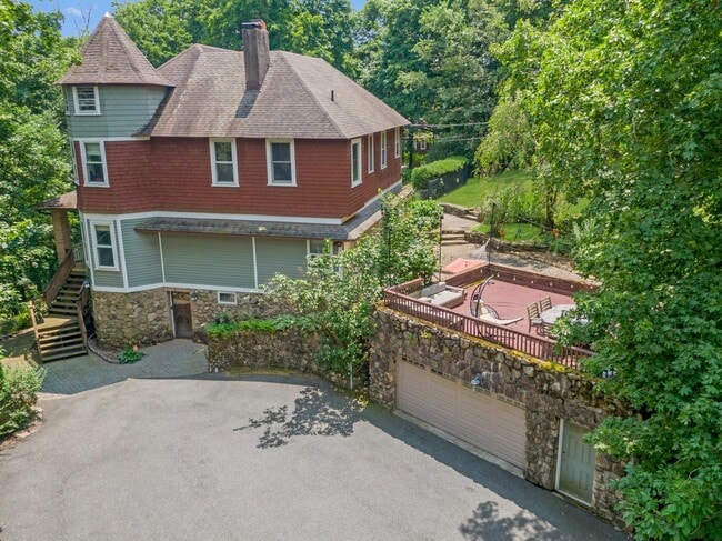 Building Photo - 65 Rockledge Dr