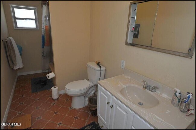 Building Photo - 4233 Hampshire Ln