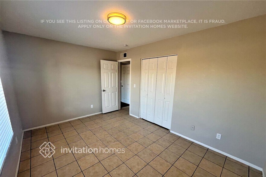 Building Photo - 4709 W Paradise Ln