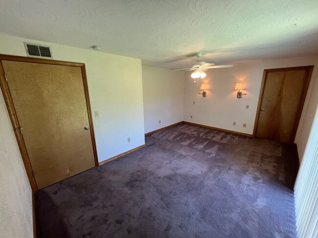 Building Photo - Well Maintained Three Bedroom Home in South Salem with Fenced Backyard