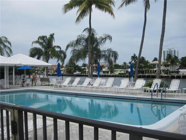 Building Photo - 6521 Bay Club Dr