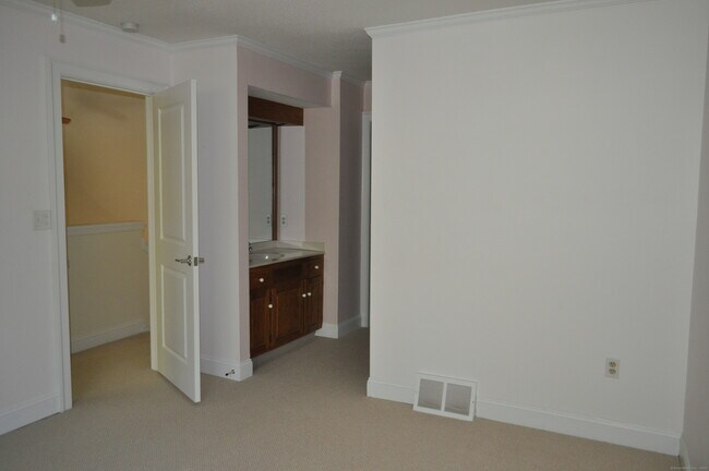 Building Photo - 59 Byron Dr