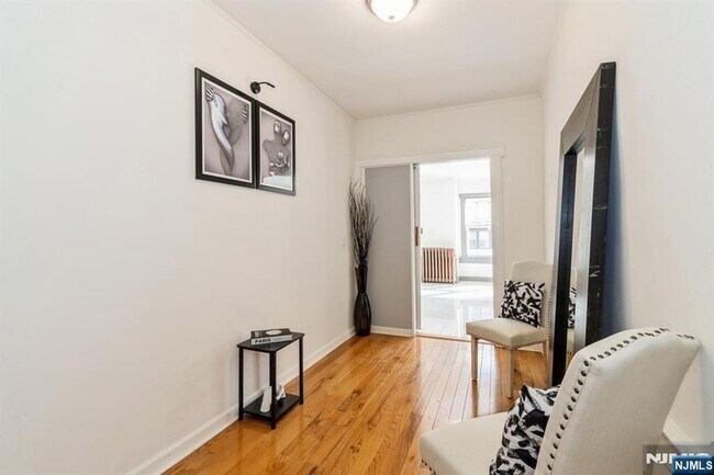 Building Photo - 41-43 Poe Avenue Unit 1