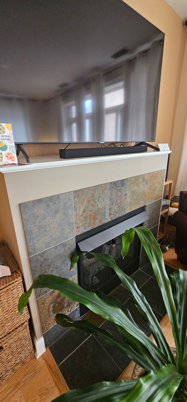 Building Photo - 2330 W St Paul Ave