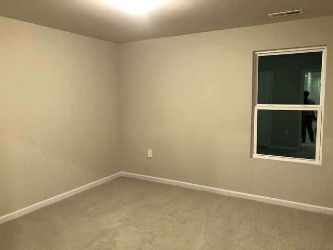 Building Photo - Modern 5 Bed | 3 Bath House in Cary