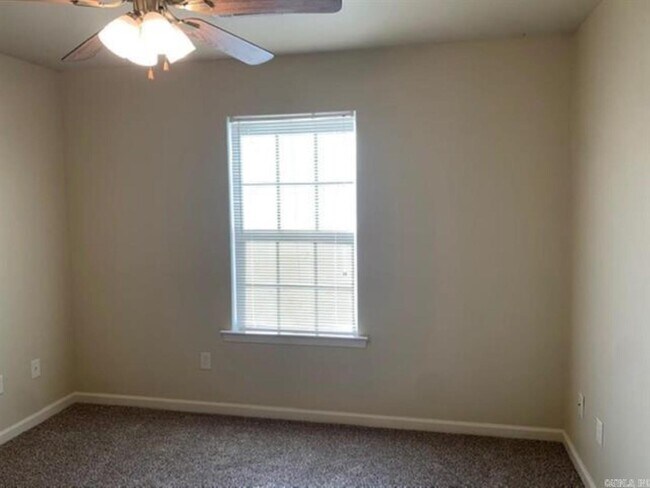 Building Photo - 27 Broadmoor Cir
