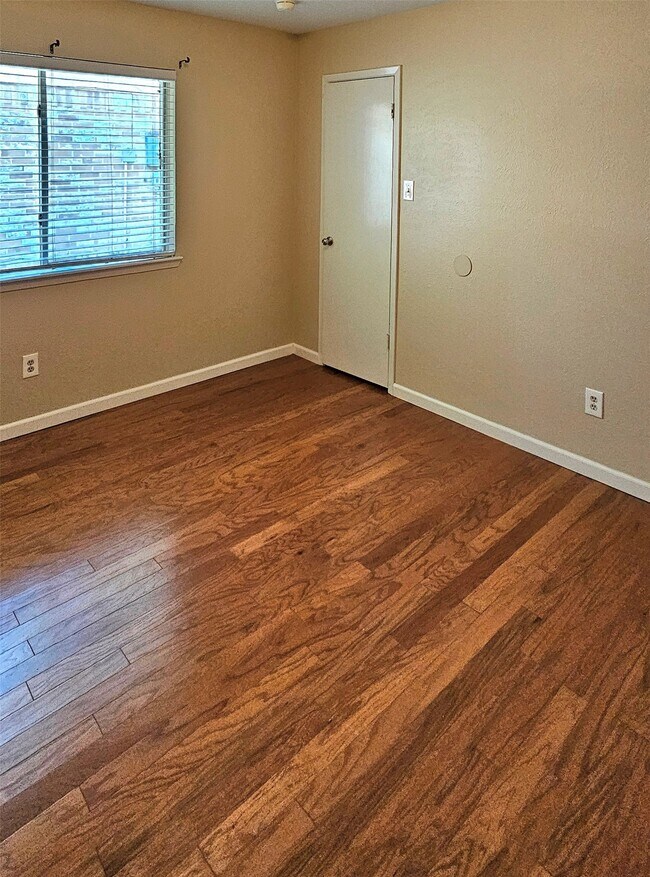 Building Photo - 22 W Broken Oak Ct