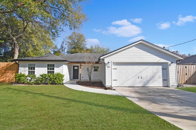 Building Photo - 101 Azalea Rd